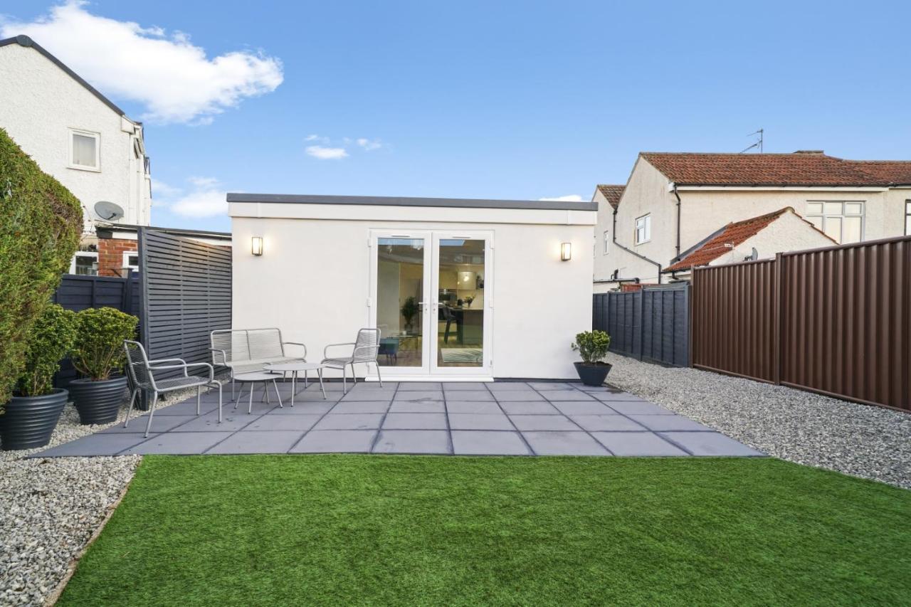 Modern Bungalow In Maidstone Sleeps 5 With Free Parking Villa Buitenkant foto